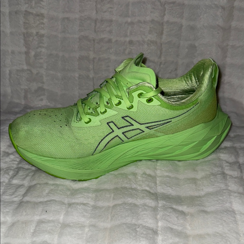 ASICS Novablast 4 Illuminate Green Running Shoes W9.5 2023 - Picture 10 of 16